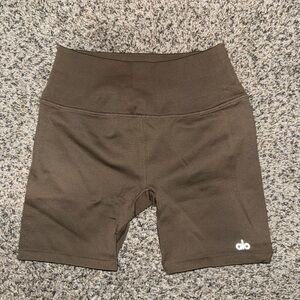 ALO Yoga Women's Taupe Bike Shorts